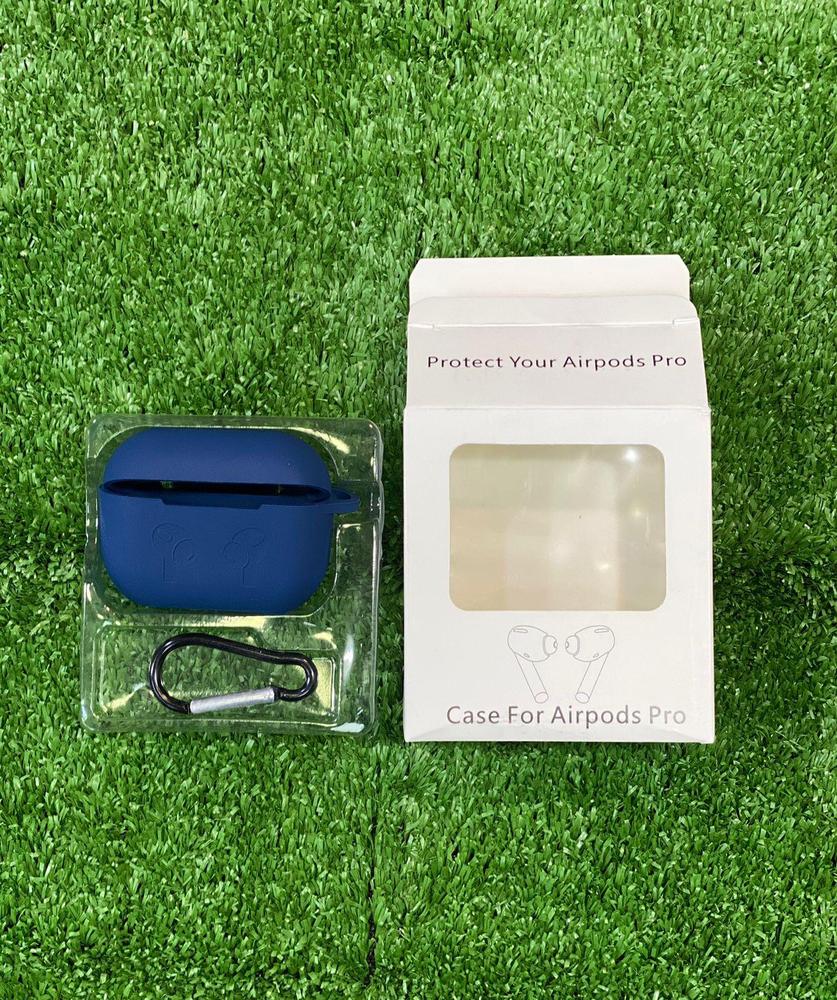 Silicone Airpods Pro Case with Carabiner Hook.